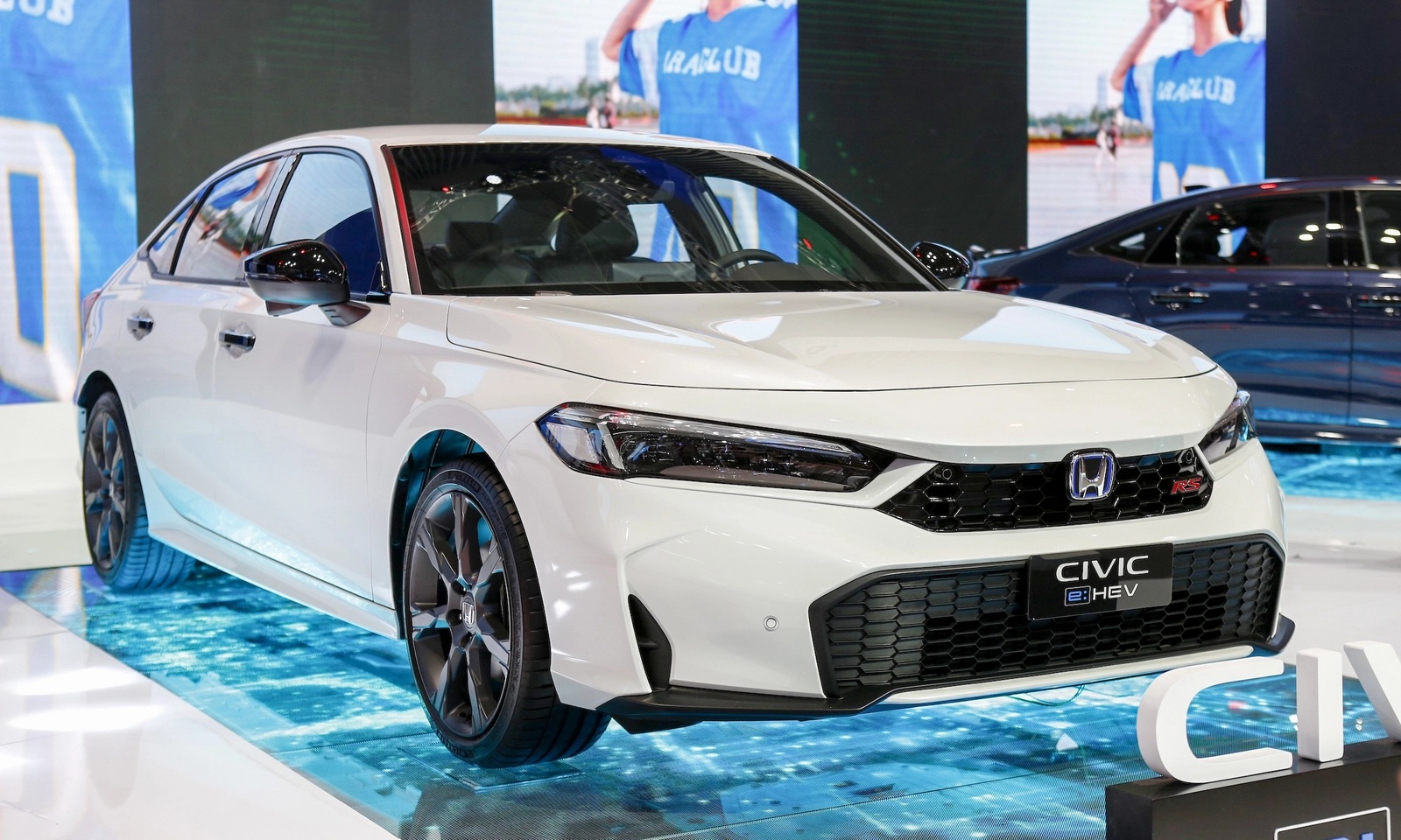 Honda Civic Hybrid lần đầu ra mắt khách Việt